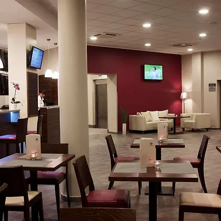 福克斯卡托维兹霍茹夫酒店 酒店 3*